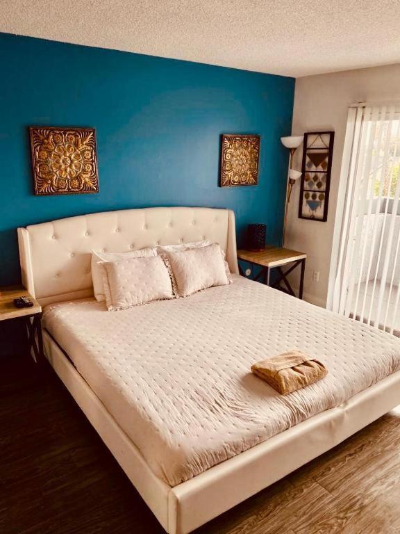 Charming Hollywood Studio With Pool, Balcony, & View Los Ángeles